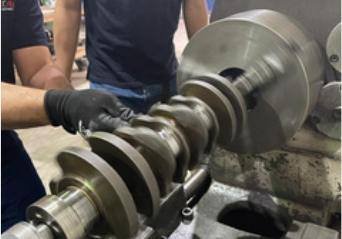 Cigüeñal en el torno